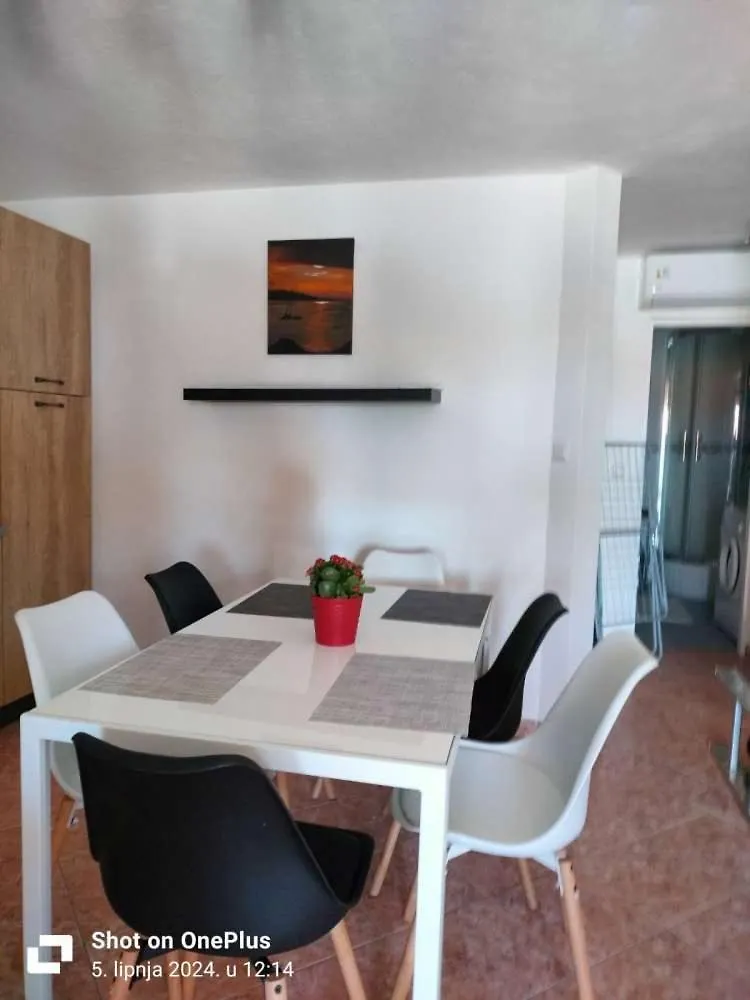 Apartment Apartmani Lipa Rtina Croatia